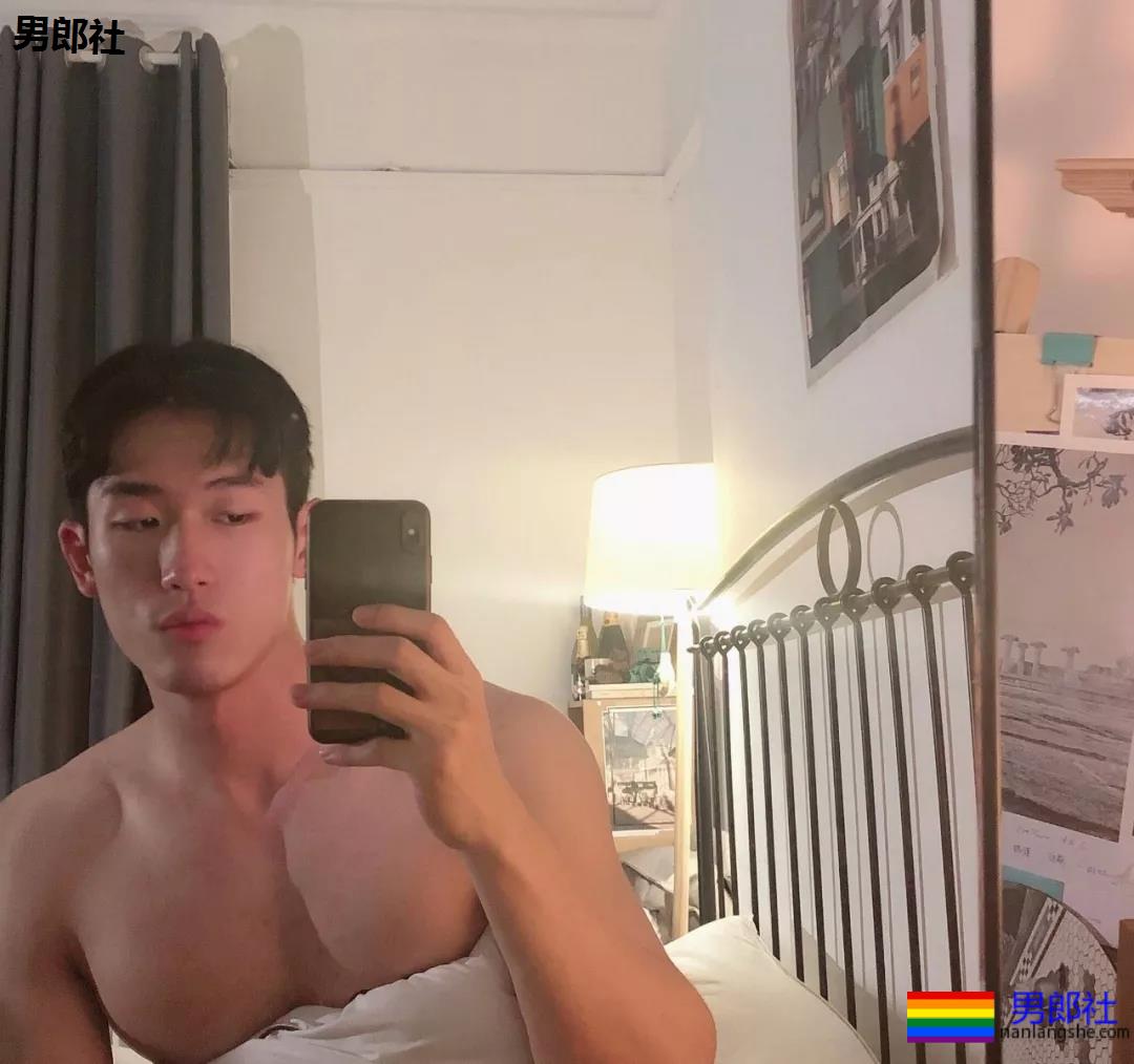 肌肉帅哥泳池秀，直男也扛不住了？ - 51虹马