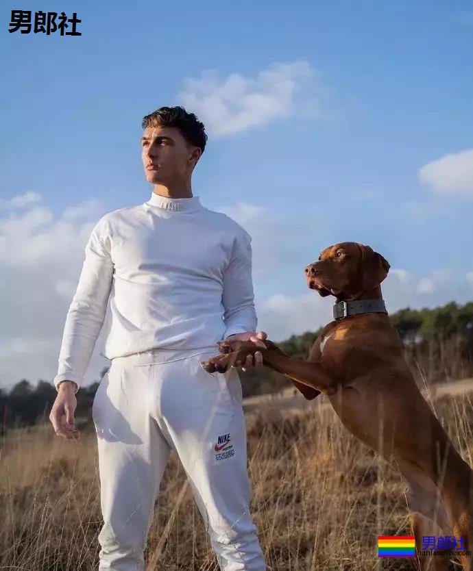 看完这只小狼狗立刻去买NIKE - 51虹马 看完这只小狼狗立刻去买NIKE - 51虹马