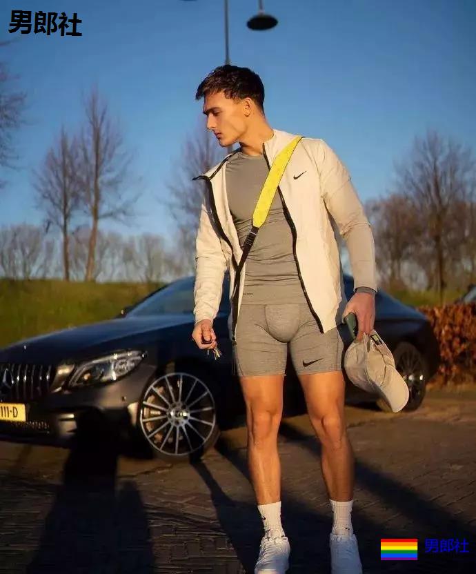 看完这只小狼狗立刻去买NIKE - 51虹马 看完这只小狼狗立刻去买NIKE - 51虹马