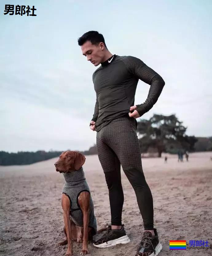 看完这只小狼狗立刻去买NIKE - 51虹马 看完这只小狼狗立刻去买NIKE - 51虹马