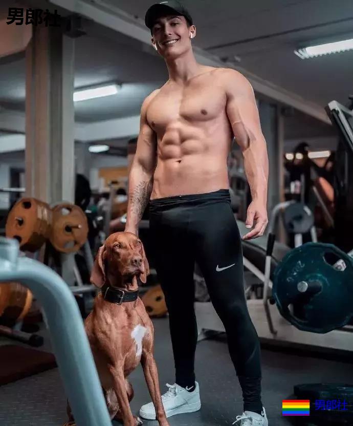 看完这只小狼狗立刻去买NIKE - 51虹马 看完这只小狼狗立刻去买NIKE - 51虹马