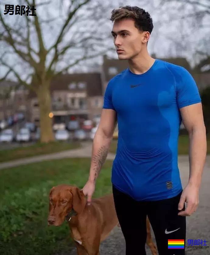 看完这只小狼狗立刻去买NIKE - 51虹马 看完这只小狼狗立刻去买NIKE - 51虹马