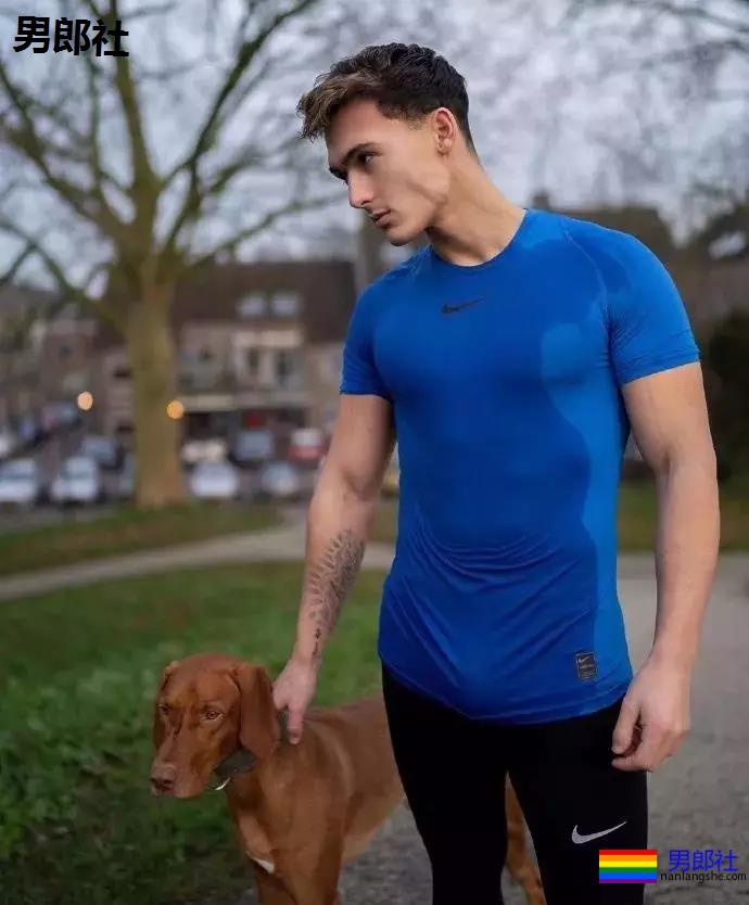 看完这只小狼狗立刻去买NIKE - 51虹马 看完这只小狼狗立刻去买NIKE - 51虹马