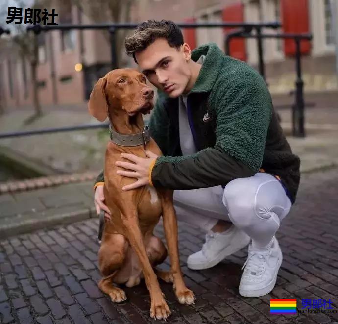 看完这只小狼狗立刻去买NIKE - 51虹马 看完这只小狼狗立刻去买NIKE - 51虹马