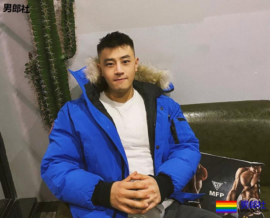 体育生互撩腹肌！太秀了趴~~~ - 51虹马