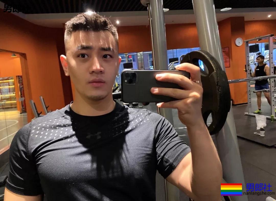 体育生互撩腹肌！太秀了趴~~~ - 51虹马