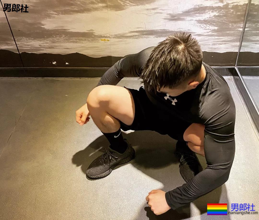 体育生互撩腹肌！太秀了趴~~~ - 51虹马