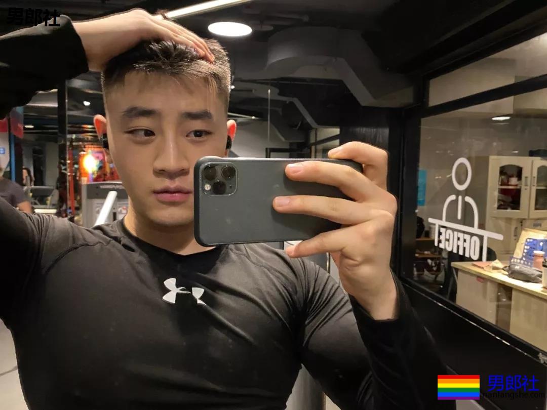 体育生互撩腹肌！太秀了趴~~~ - 51虹马