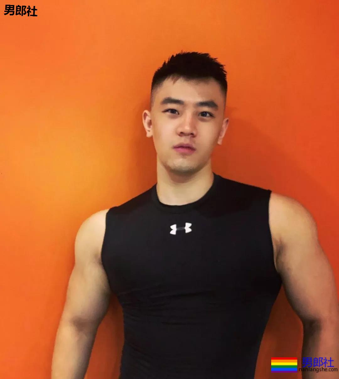 体育生互撩腹肌！太秀了趴~~~ - 51虹马