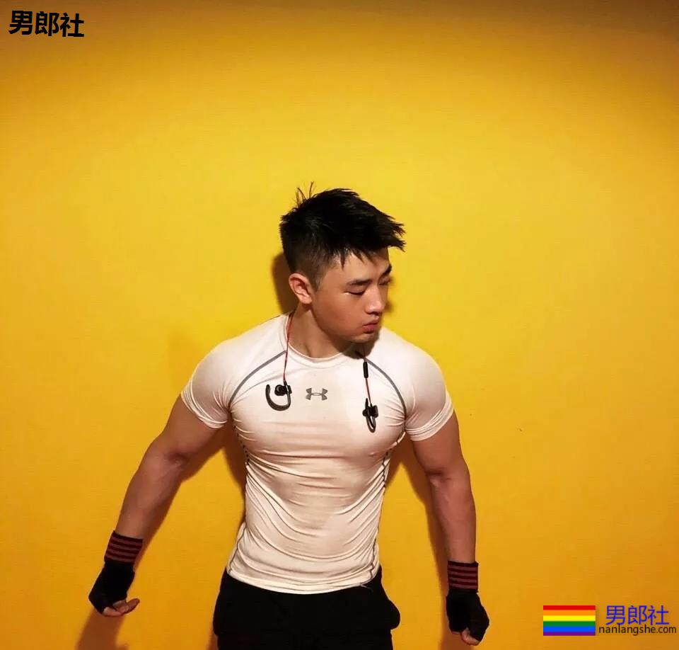 体育生互撩腹肌！太秀了趴~~~ - 51虹马