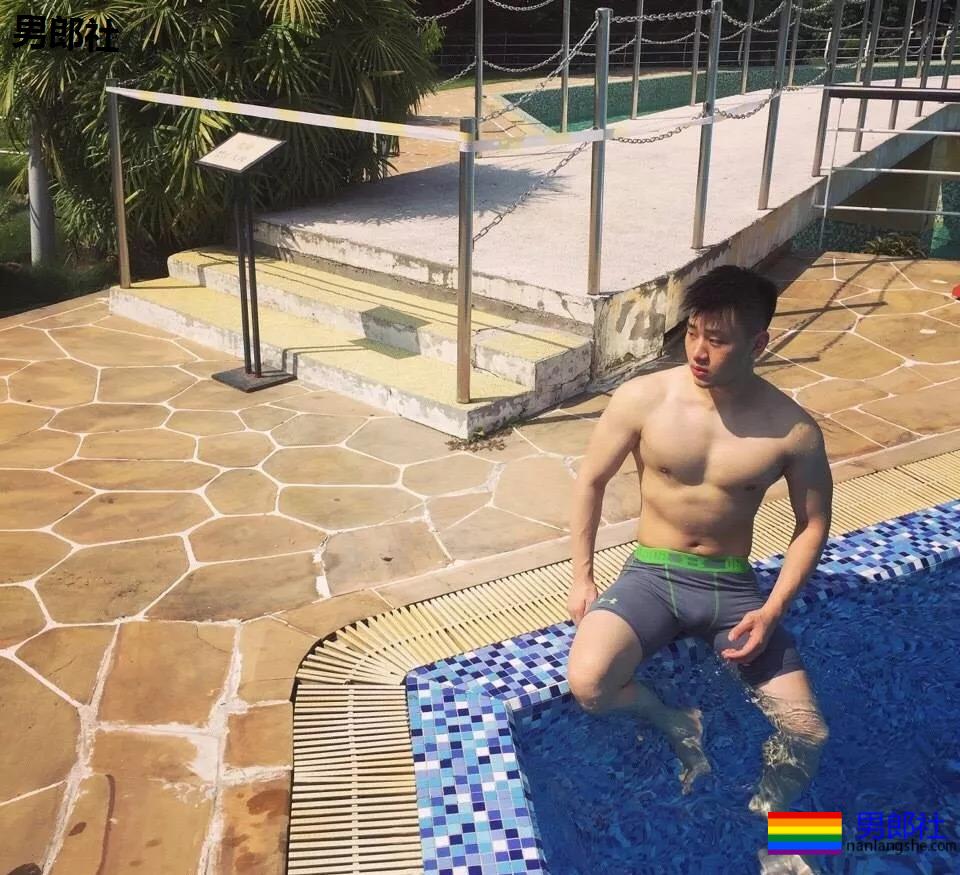 体育生互撩腹肌！太秀了趴~~~ - 51虹马