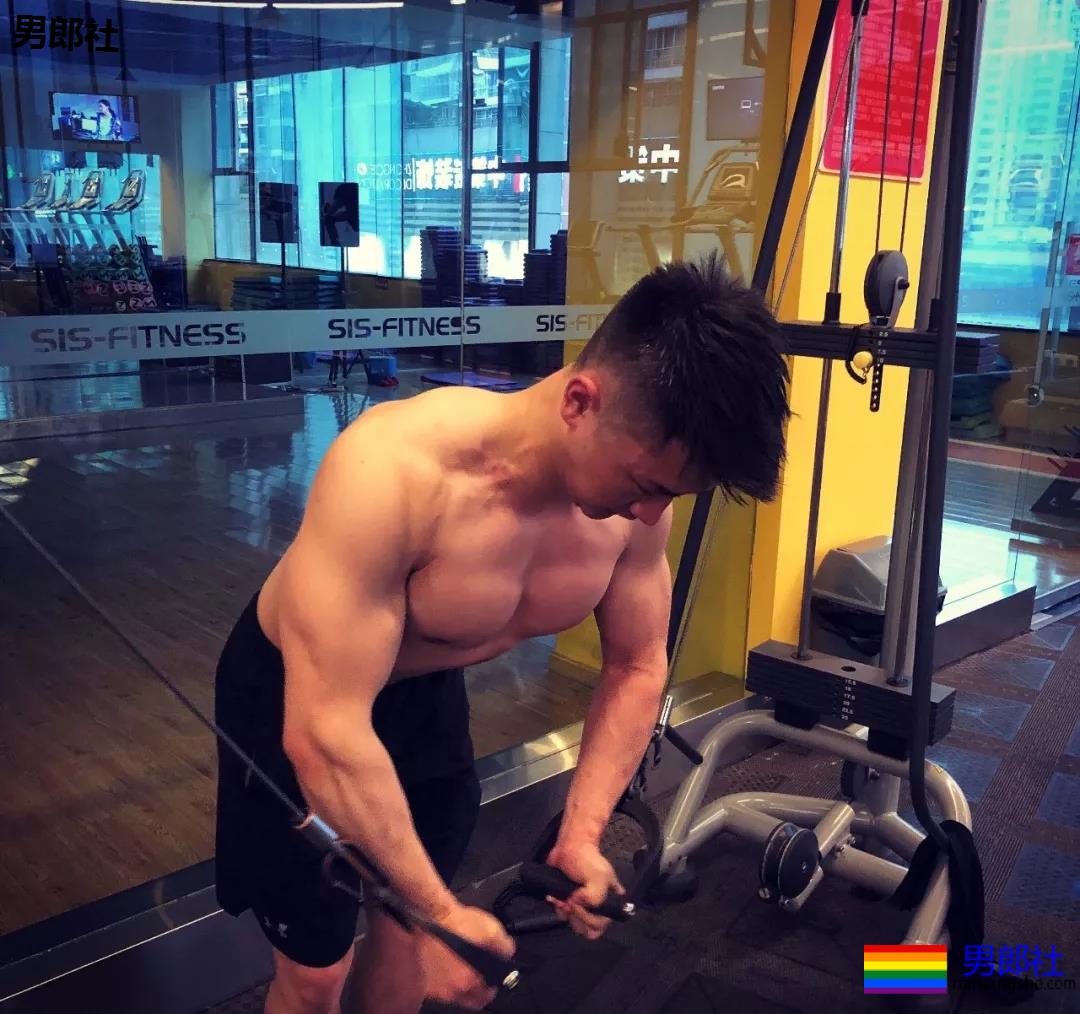 体育生互撩腹肌！太秀了趴~~~ - 51虹马