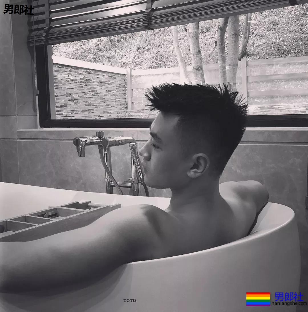 体育生互撩腹肌！太秀了趴~~~ - 51虹马