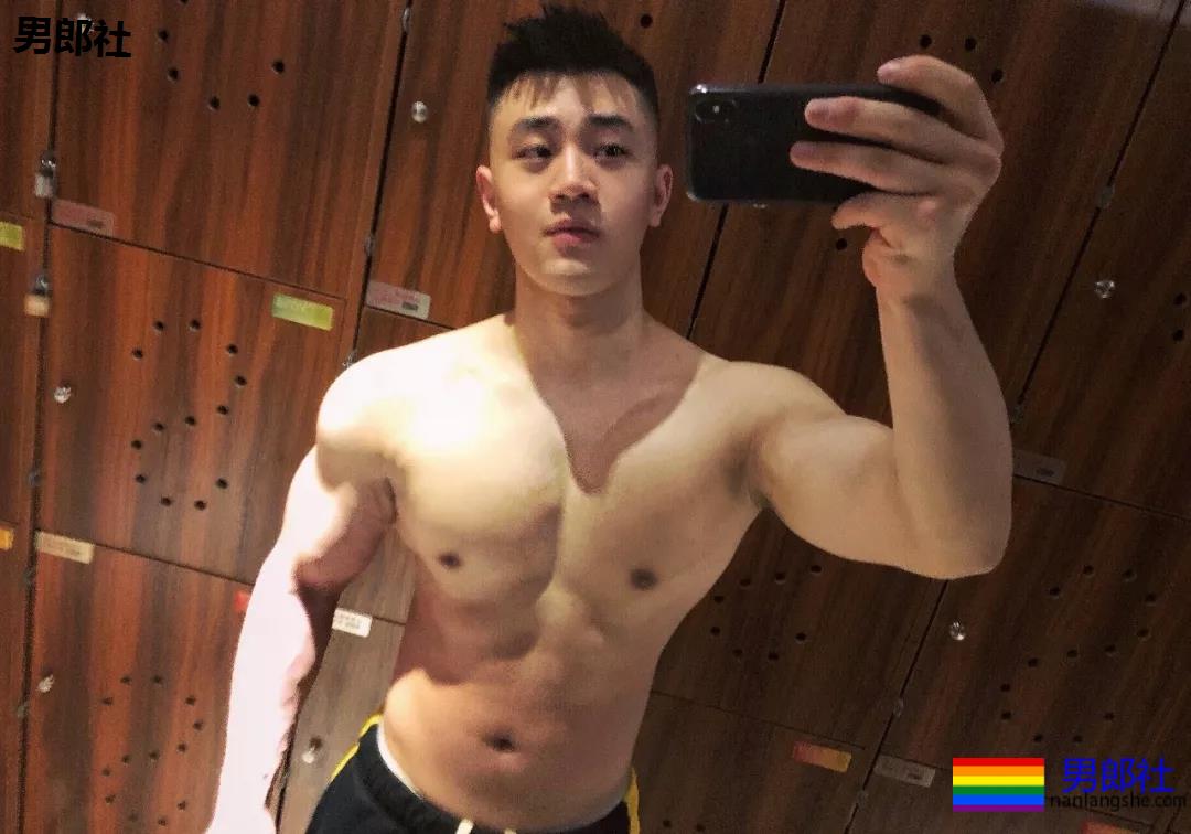 体育生互撩腹肌！太秀了趴~~~ - 51虹马