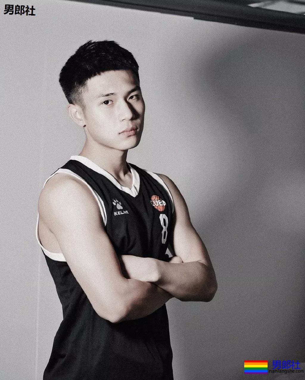 185+篮球体育生大长腿，大弟弟太好看了吧! - 51虹马