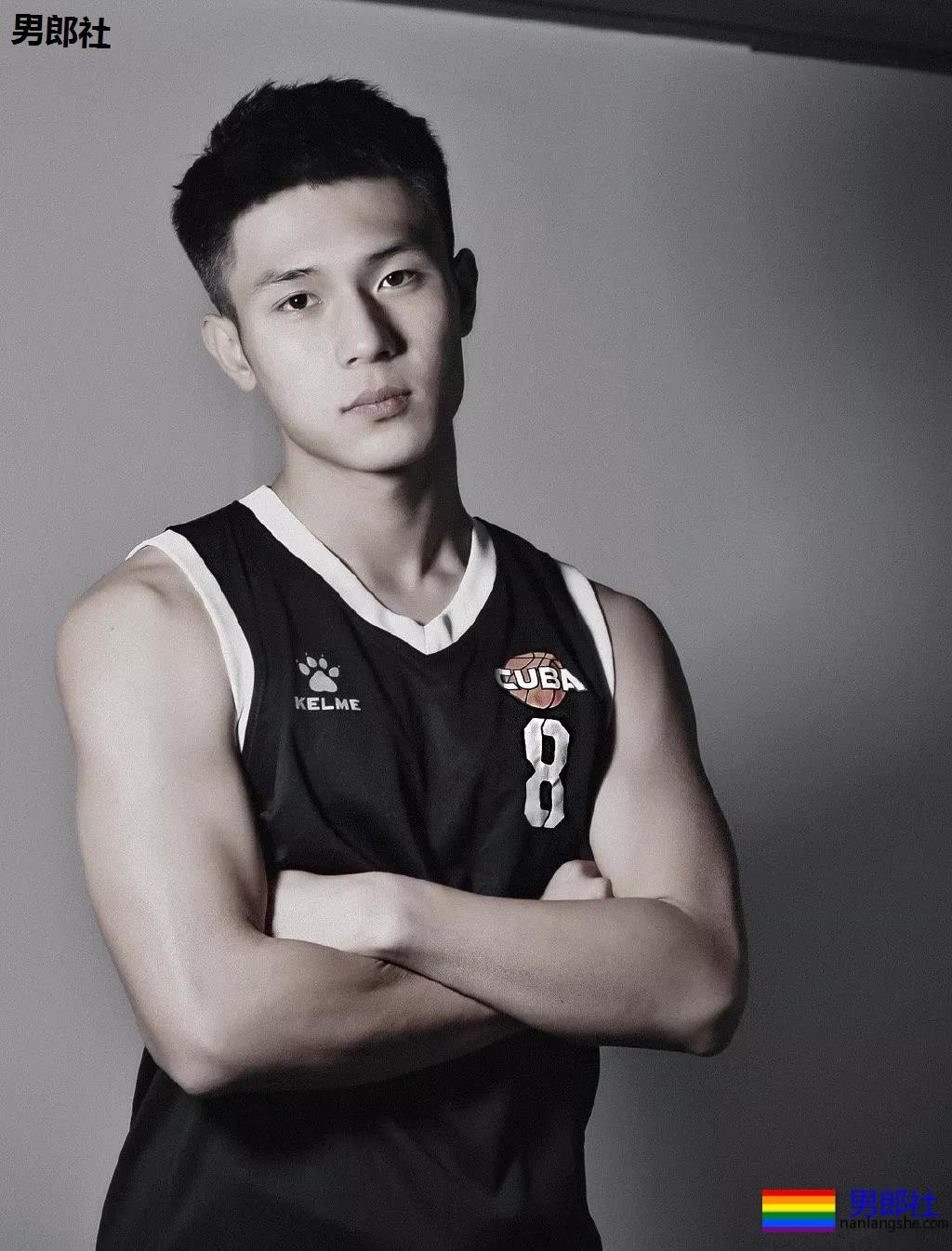 185+篮球体育生大长腿，大弟弟太好看了吧! - 51虹马