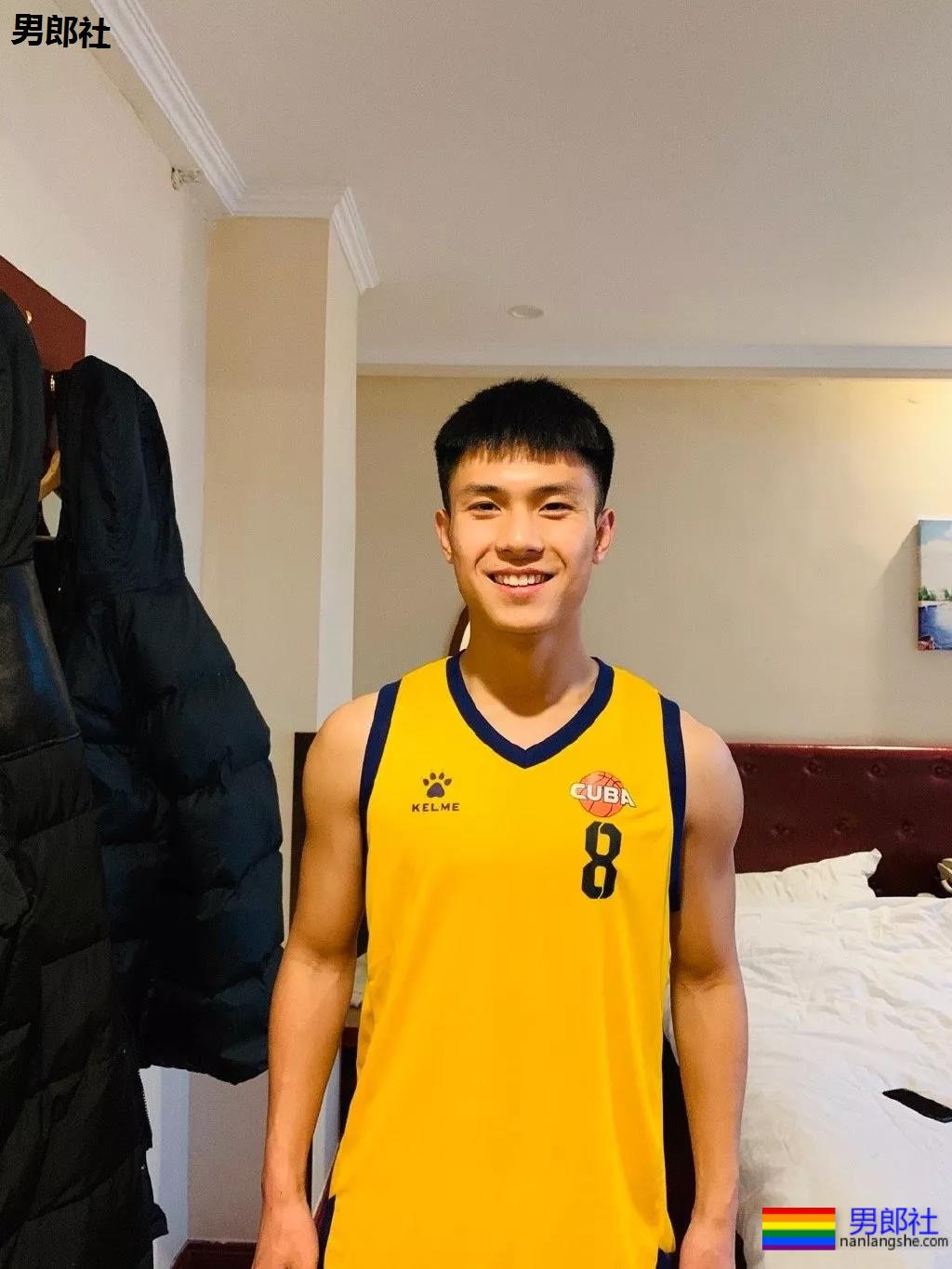 185+篮球体育生大长腿，大弟弟太好看了吧! - 51虹马