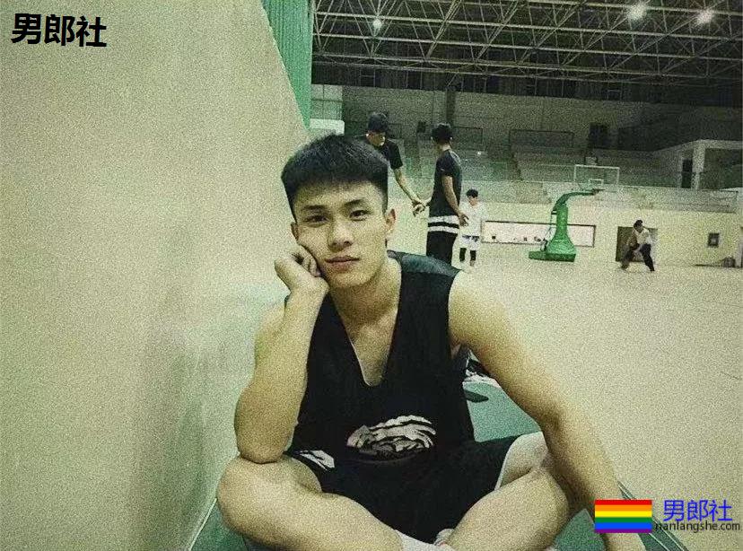 185+篮球体育生大长腿，大弟弟太好看了吧! - 51虹马