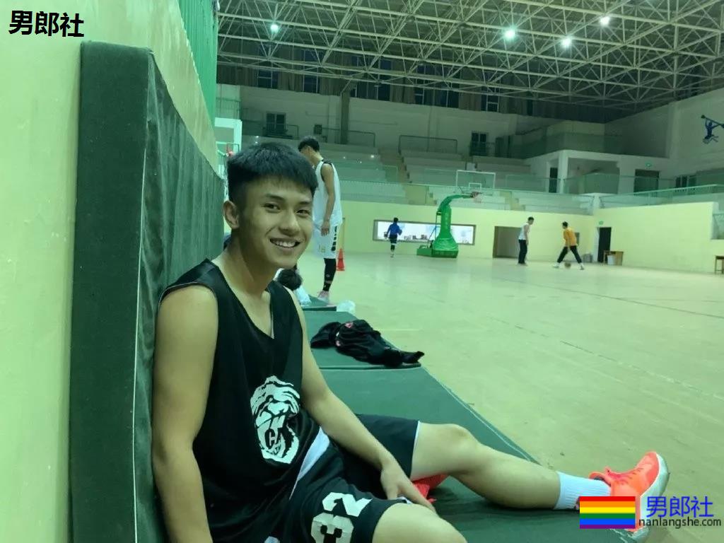 185+篮球体育生大长腿，大弟弟太好看了吧! - 51虹马