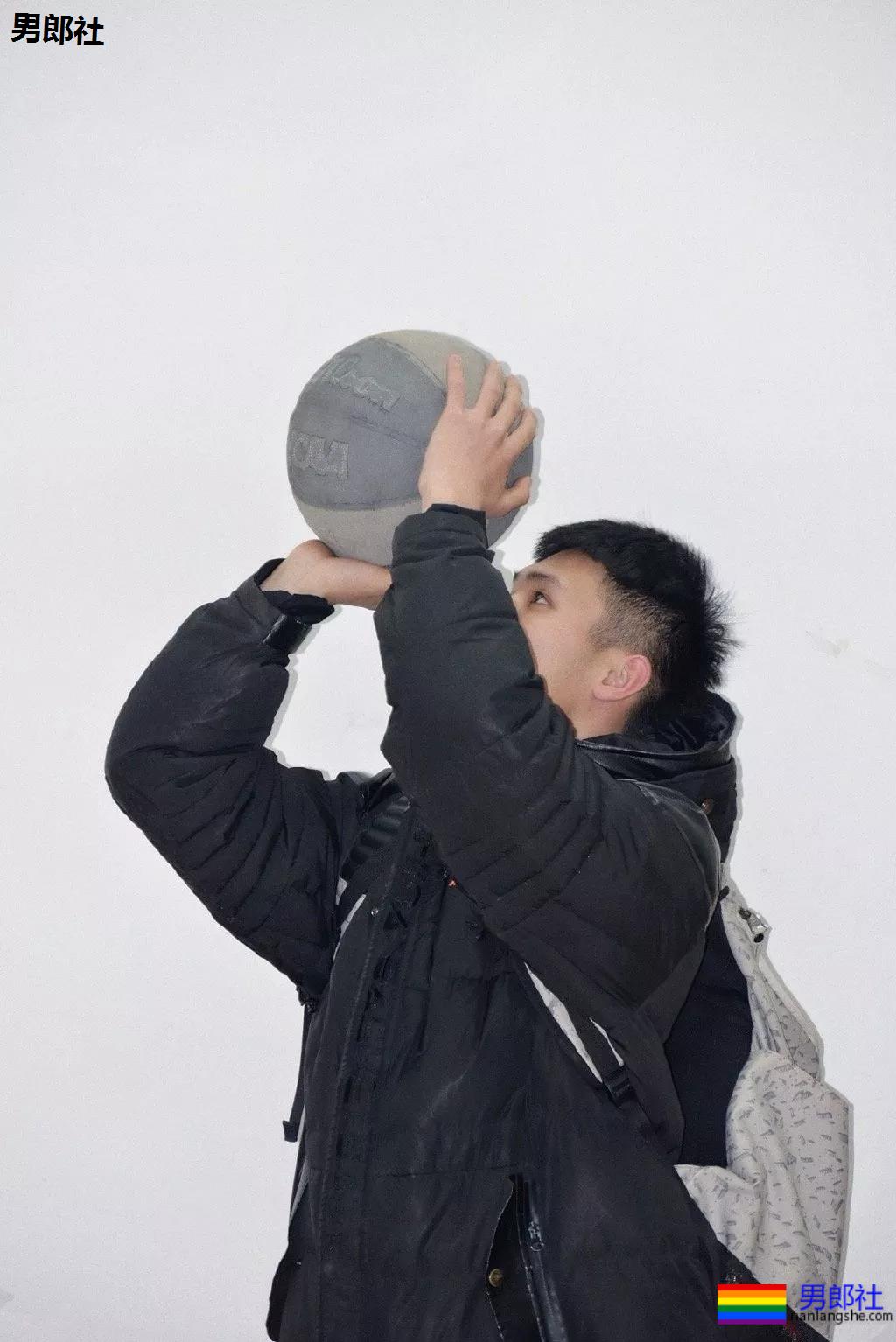 185+篮球体育生大长腿，大弟弟太好看了吧! - 51虹马