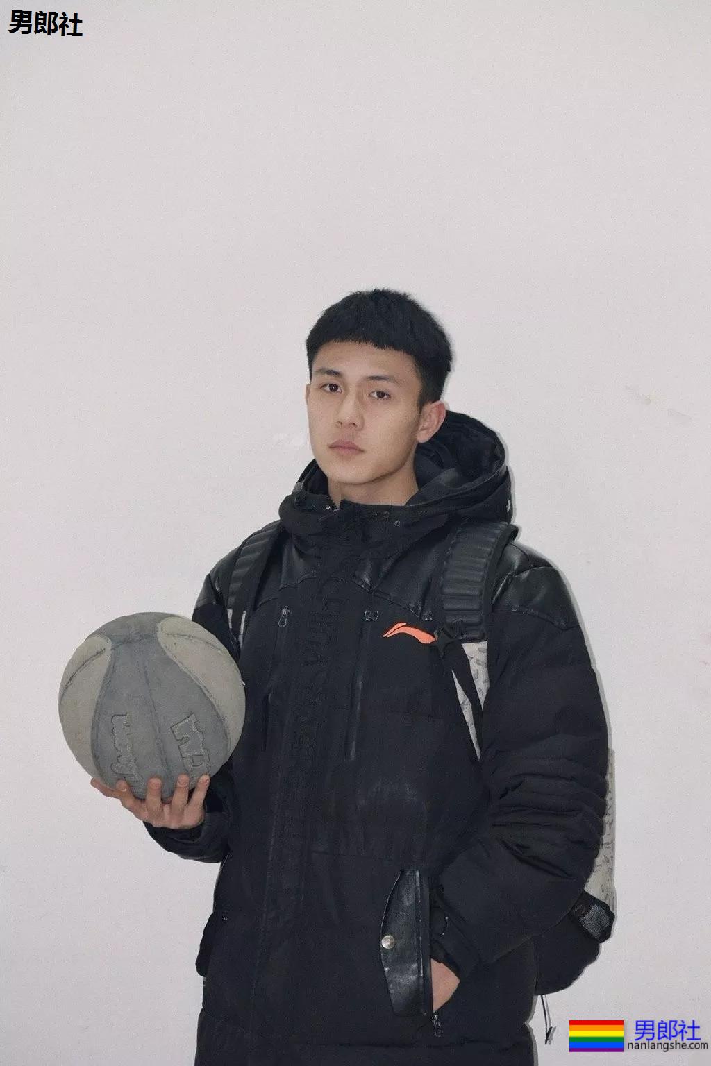 185+篮球体育生大长腿，大弟弟太好看了吧! - 51虹马