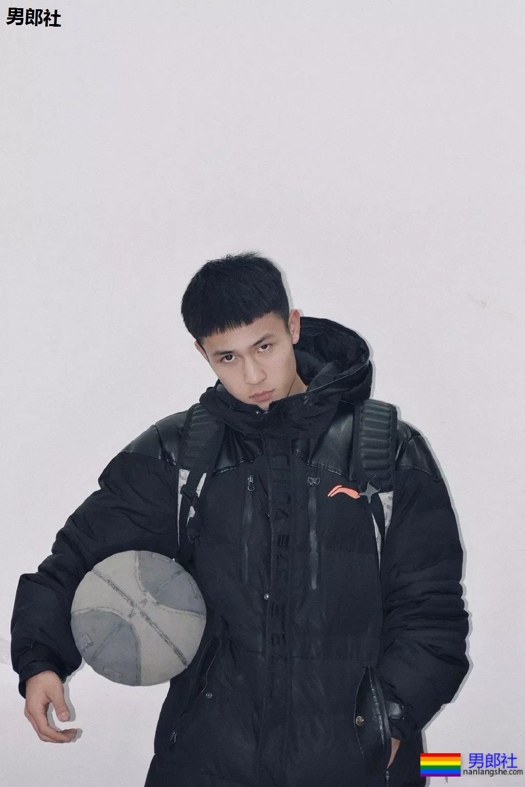 185+篮球体育生大长腿，大弟弟太好看了吧! - 51虹马