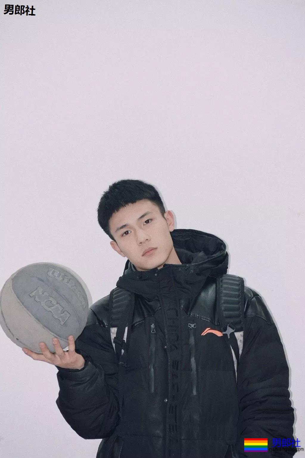 185+篮球体育生大长腿，大弟弟太好看了吧! - 51虹马