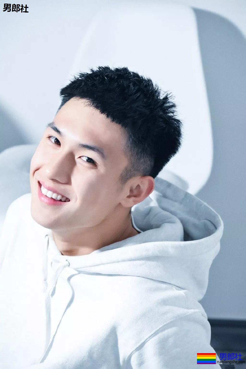 185+篮球体育生大长腿，大弟弟太好看了吧! - 51虹马