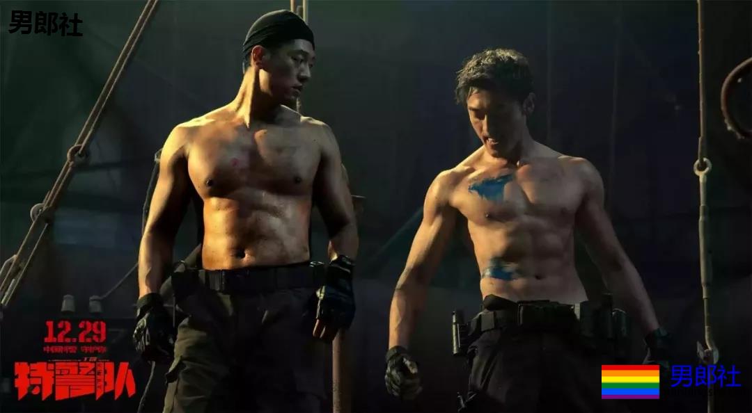 身材索命肌肉男浴室戏实力出圈！最新八块腹肌肉照曝光，网友直呼我可以！-51虹马