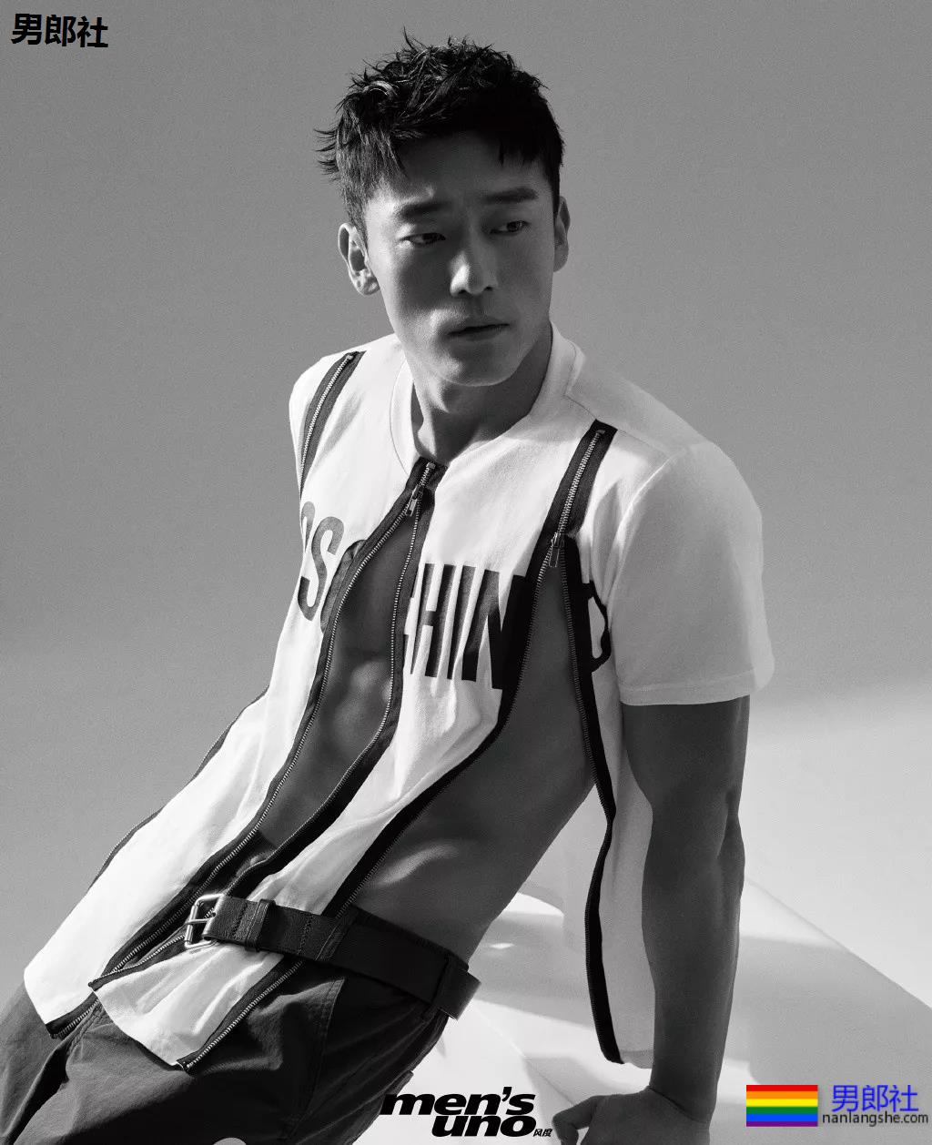 身材索命肌肉男浴室戏实力出圈！最新八块腹肌肉照曝光，网友直呼我可以！ - 51虹马