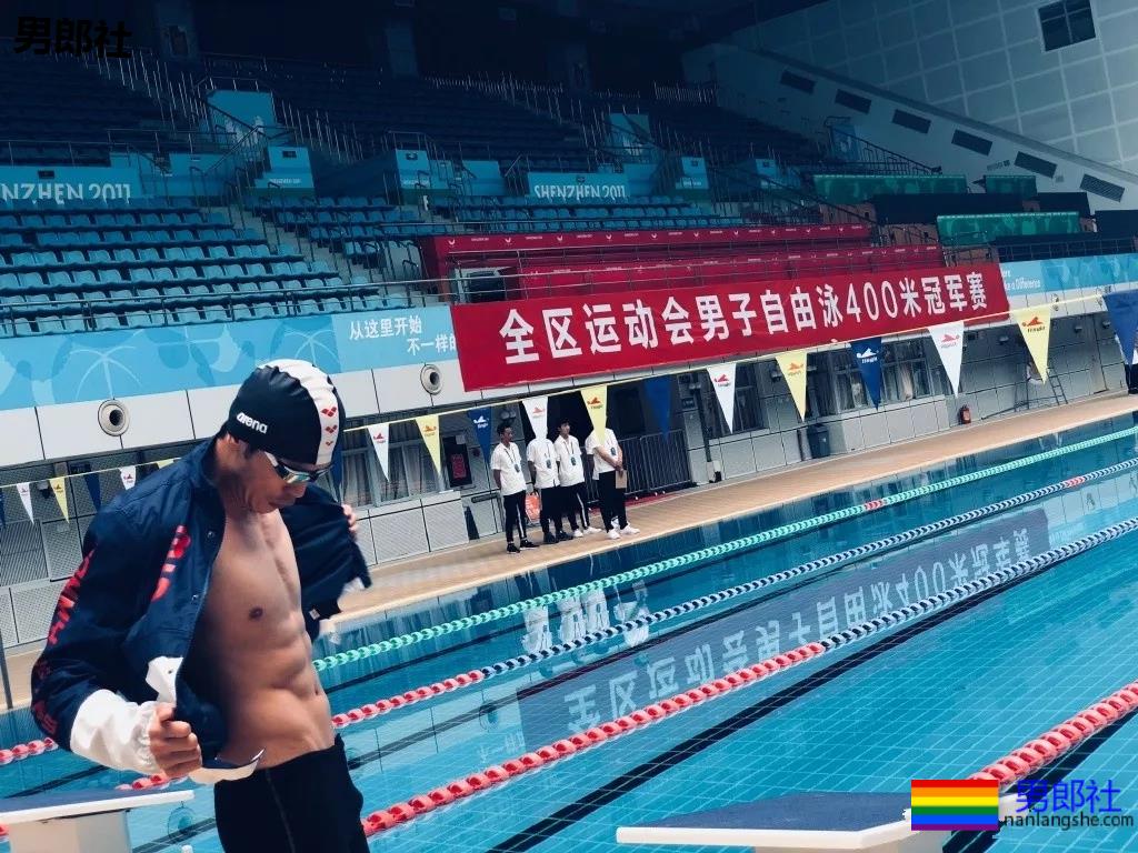 身材索命肌肉男浴室戏实力出圈！最新八块腹肌肉照曝光，网友直呼我可以！ - 51虹马