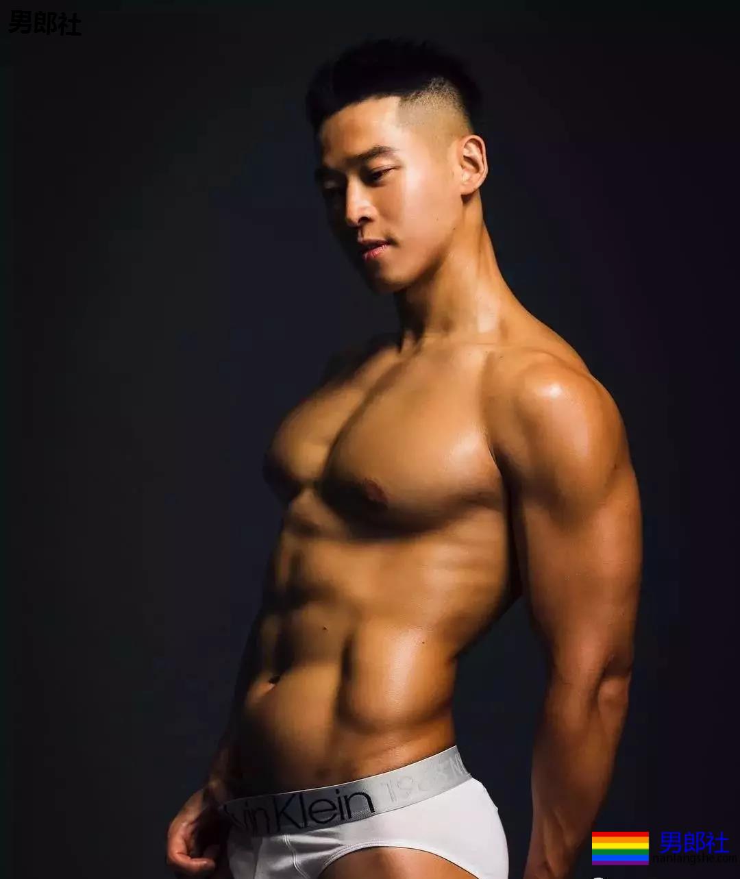 晏人物男模，可以康康内脏吗 - 51虹马