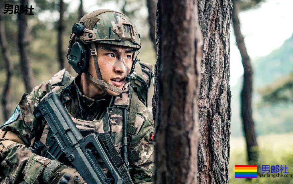 我是军训教官、他是新生学员，跨年夜我们去了酒店…-51虹马