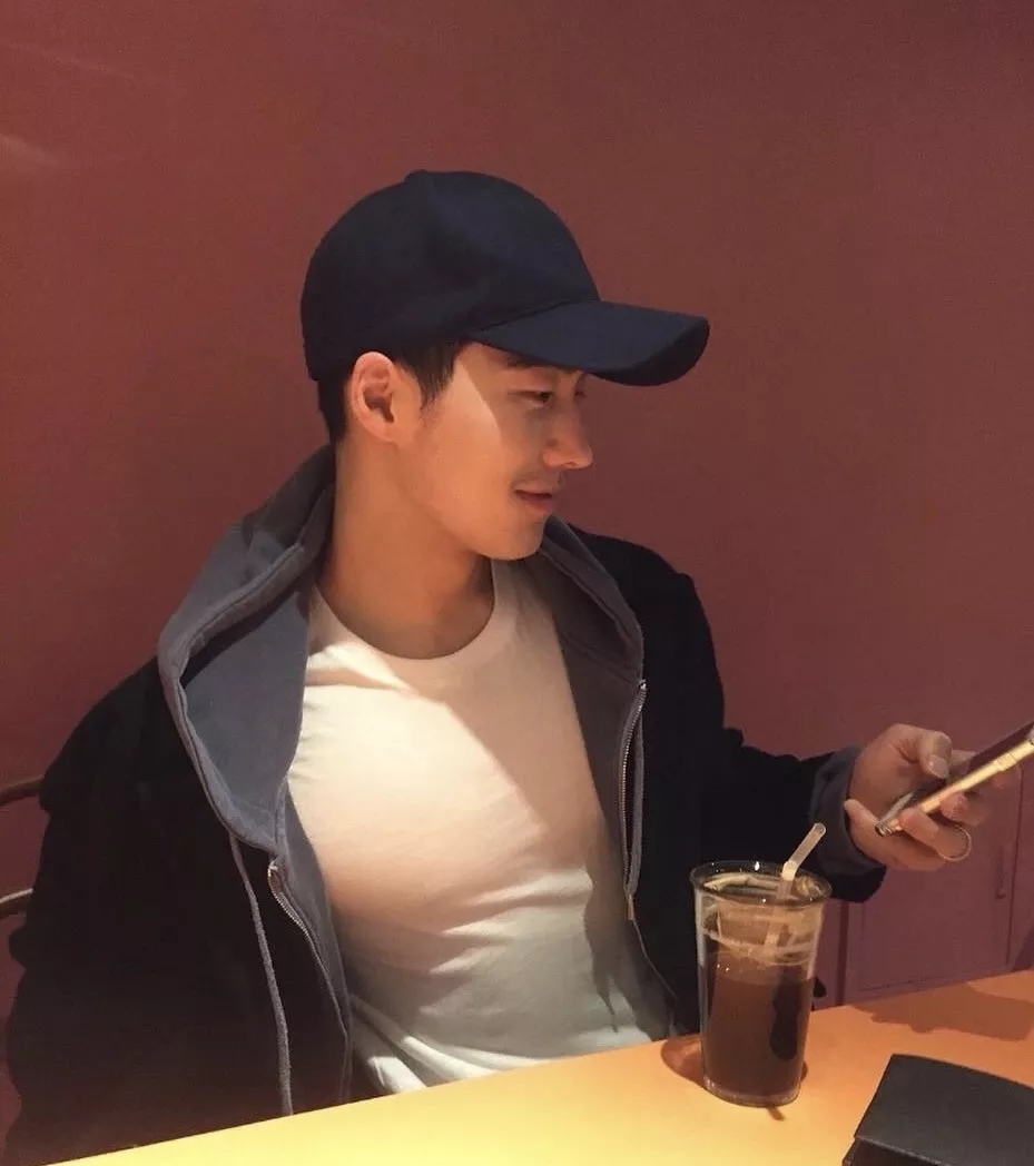 在情人节前,我和恋爱十年的男友结婚了-51虹马