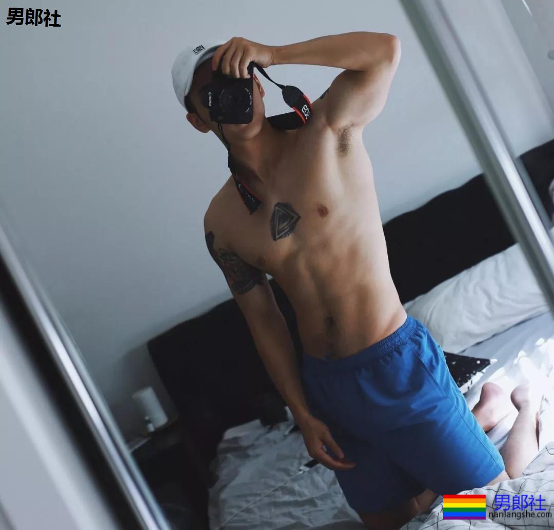 體育生浴室跪式服務！私照被扒出！-51虹马