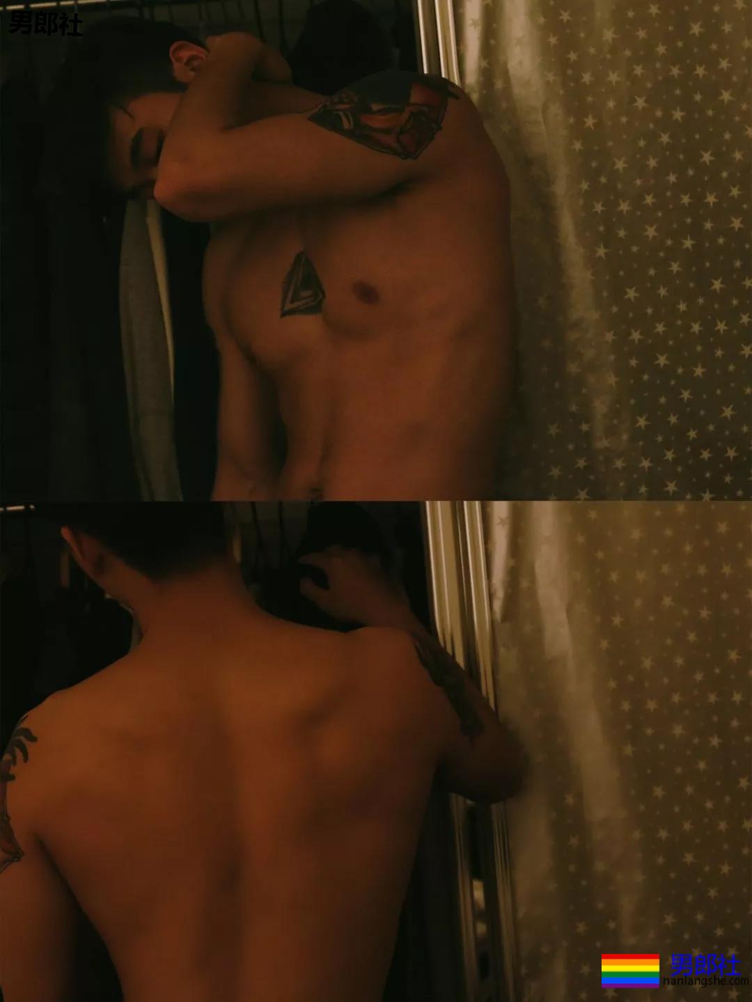 體育生浴室跪式服務！私照被扒出！ - 51虹马