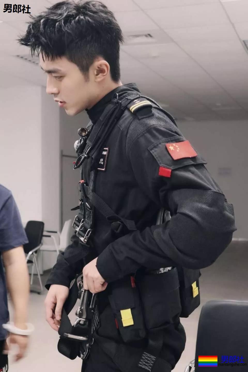 185神侧颜特警小哥,被赵宝刚看中出道,高颜长腿好一块唐僧肉! - 51虹马 185神侧颜特警小哥,被赵宝刚看中出道,高颜长腿好一块唐僧肉! - 51虹马