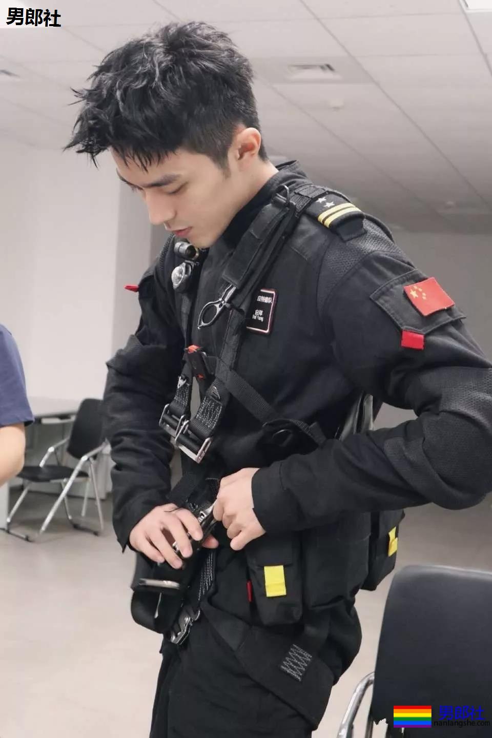 185神侧颜特警小哥,被赵宝刚看中出道,高颜长腿好一块唐僧肉! - 51虹马 185神侧颜特警小哥,被赵宝刚看中出道,高颜长腿好一块唐僧肉! - 51虹马