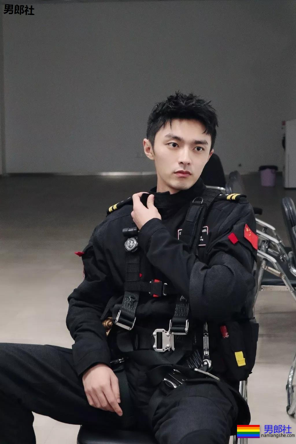 185神侧颜特警小哥,被赵宝刚看中出道,高颜长腿好一块唐僧肉! - 51虹马 185神侧颜特警小哥,被赵宝刚看中出道,高颜长腿好一块唐僧肉! - 51虹马