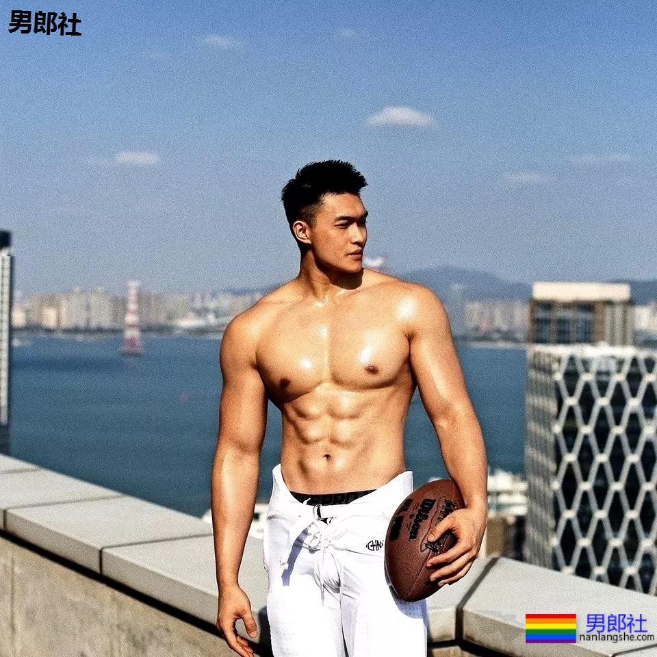 精壮肌肉野球体育生走红，私照满屏大胸肌性感爆哭~ - 51虹马