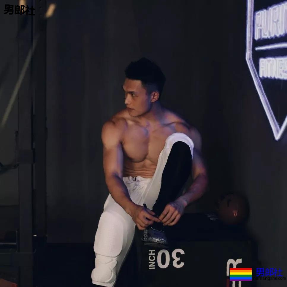 精壮肌肉野球体育生走红，私照满屏大胸肌性感爆哭~ - 51虹马