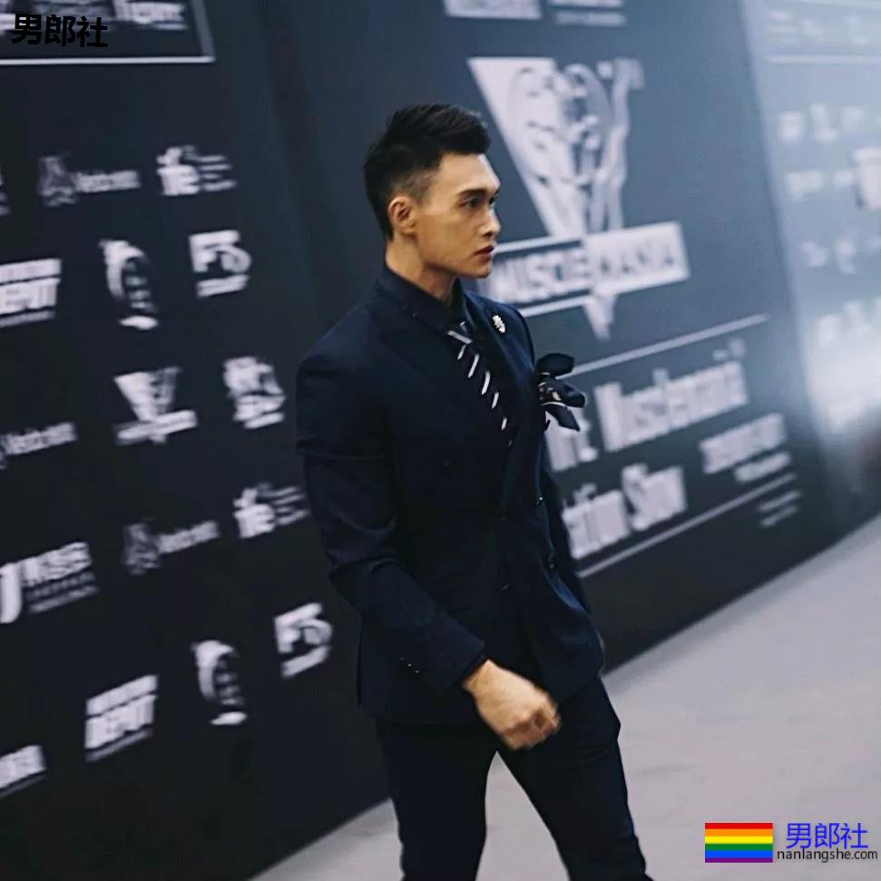 精壮肌肉野球体育生走红，私照满屏大胸肌性感爆哭~ - 51虹马