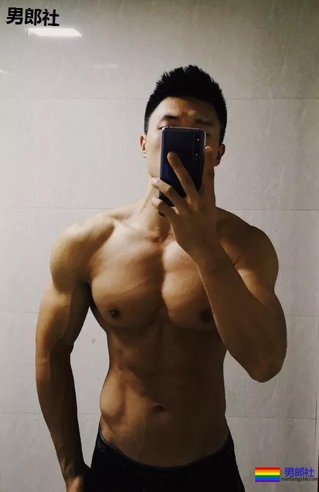 精壮肌肉野球体育生走红，私照满屏大胸肌性感爆哭~ - 51虹马