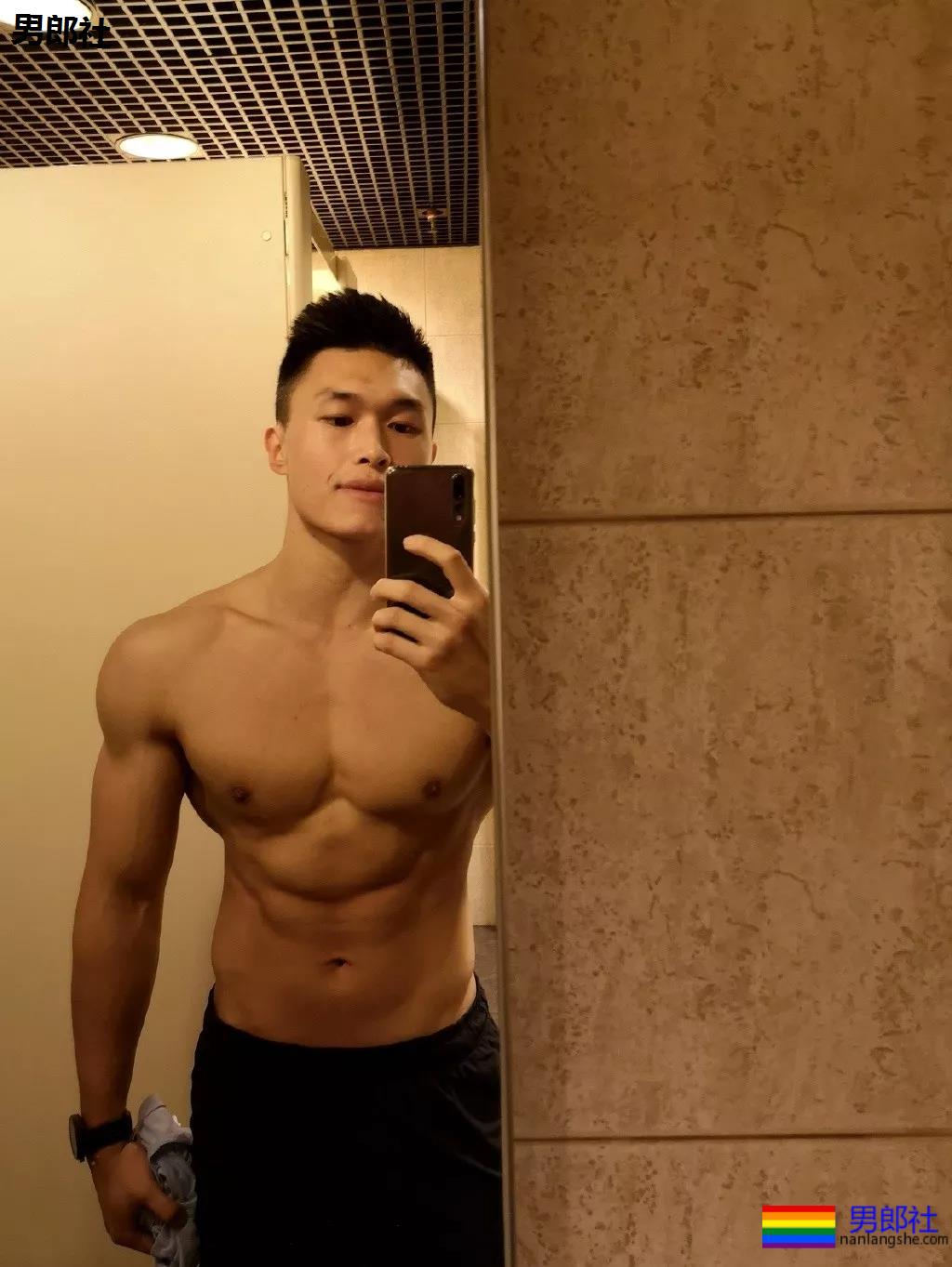 精壮肌肉野球体育生走红，私照满屏大胸肌性感爆哭~ - 51虹马