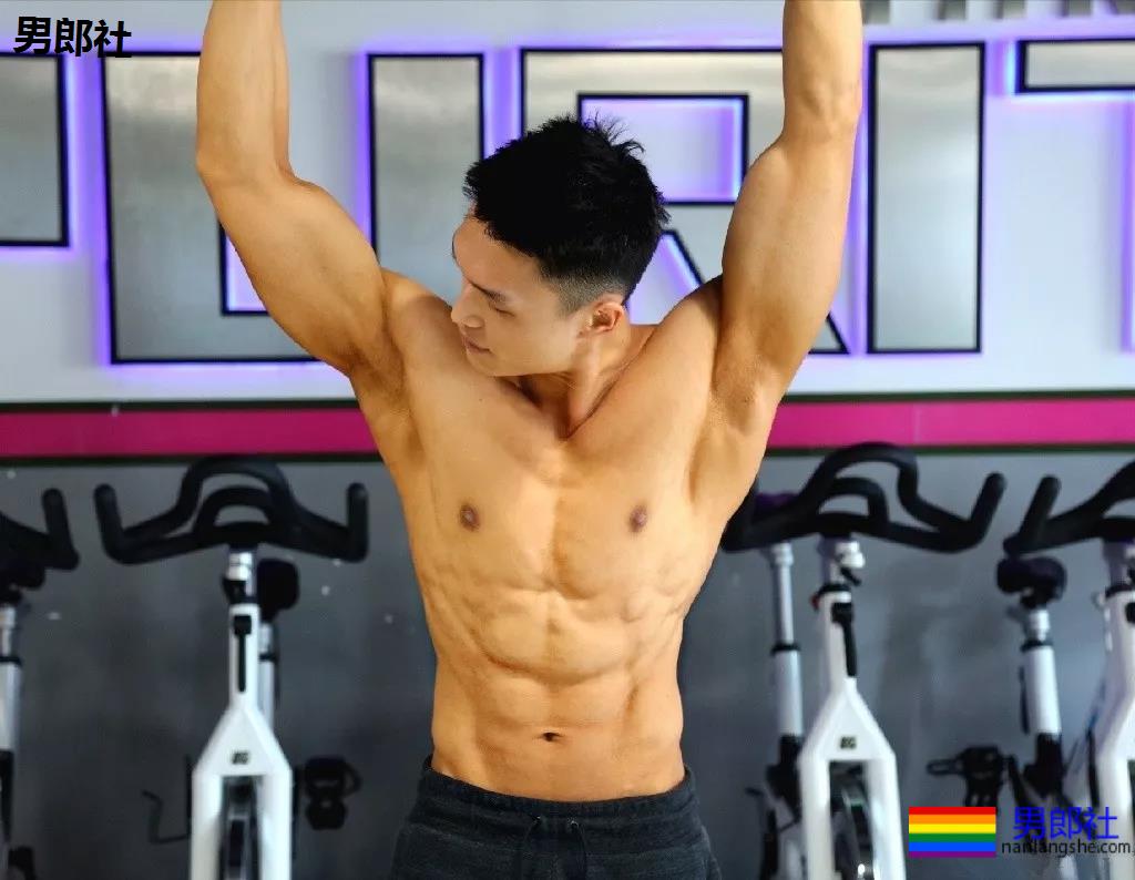 精壮肌肉野球体育生走红，私照满屏大胸肌性感爆哭~ - 51虹马