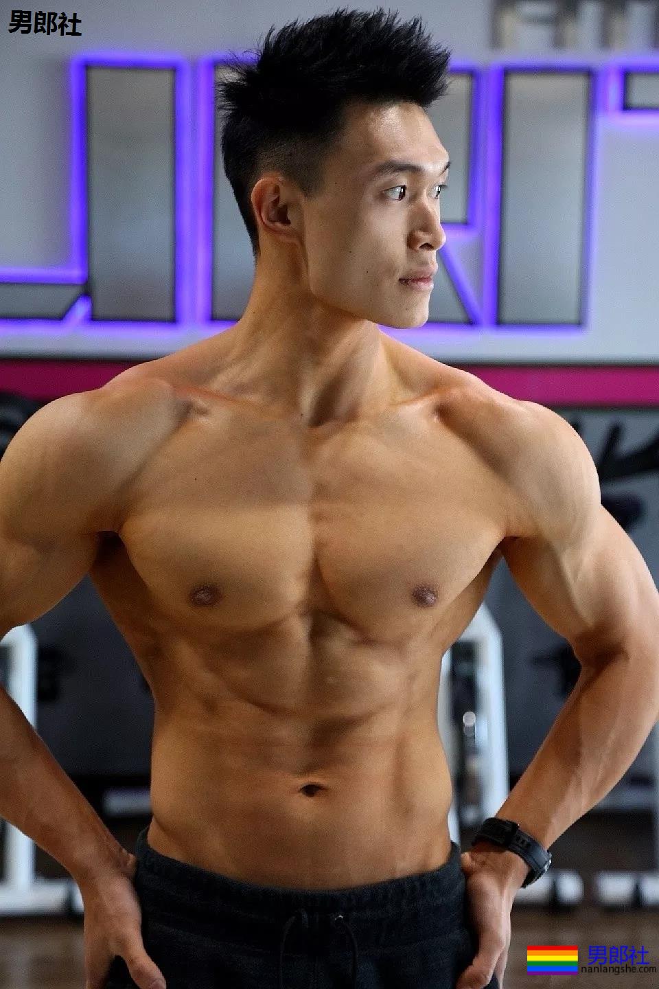 精壮肌肉野球体育生走红，私照满屏大胸肌性感爆哭~ - 51虹马