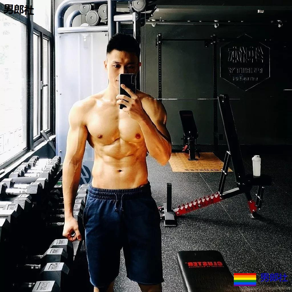 精壮肌肉野球体育生走红，私照满屏大胸肌性感爆哭~ - 51虹马