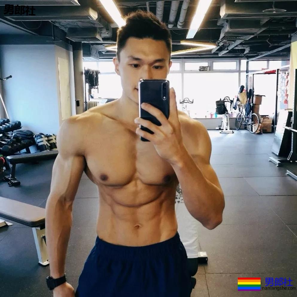 精壮肌肉野球体育生走红，私照满屏大胸肌性感爆哭~ - 51虹马