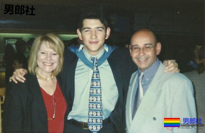 英国作家:我的父母向我出柜 - 51虹马 英国作家:我的父母向我出柜 - 51虹马