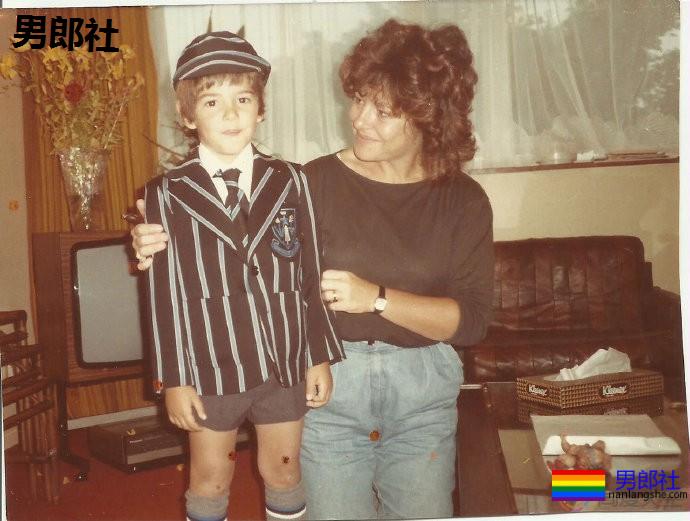 英国作家:我的父母向我出柜 - 51虹马 英国作家:我的父母向我出柜 - 51虹马